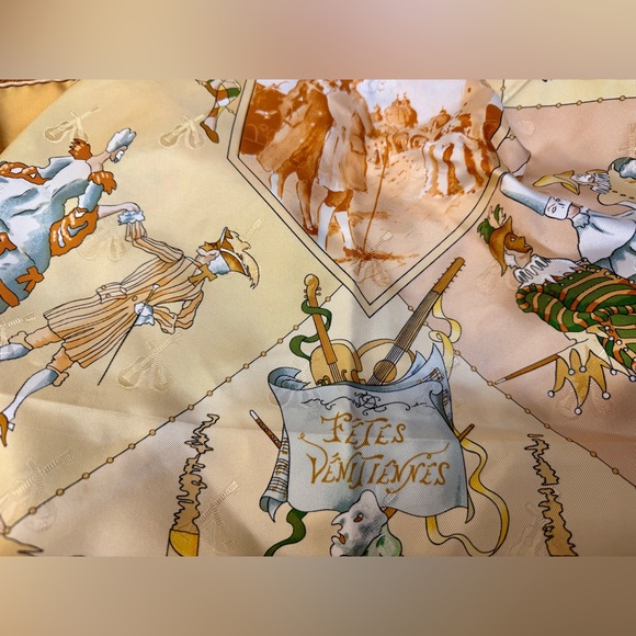HERMES Vintage Rare Luxury Mandolin Jacquard Silk 90 Scarf “Le Carnaval Venise” - Picture 13 of 16